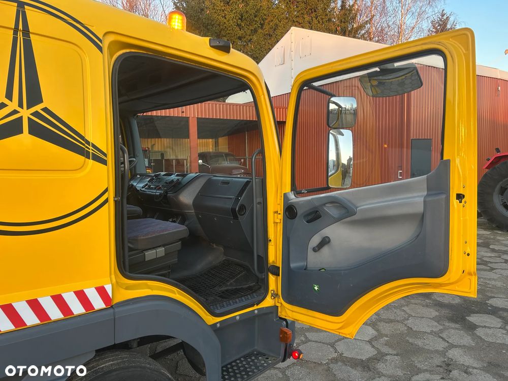 Mercedes-Benz ATEGO 815 LAWETA NA 2 AUTA / WCIĄGARKA Z PILOTEM / POMOC DROGOWA Z NAJAZDAMI / BARDZO ŁADNY STAN / OŚWIETLENIE OSTRZEGAWCZE / KABINA SYPIALNA !! - 33