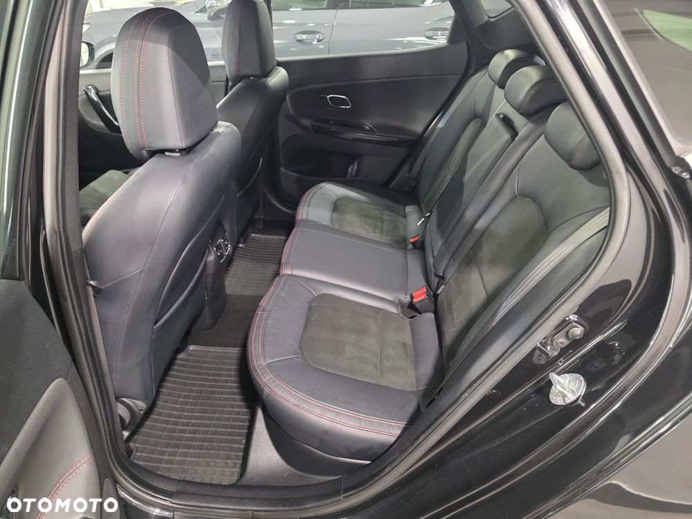Kia Ceed 1.6 T-GDI GT - 32