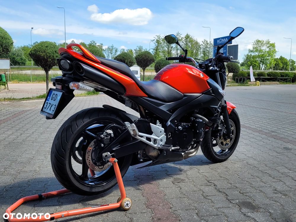 Suzuki GSR - 5