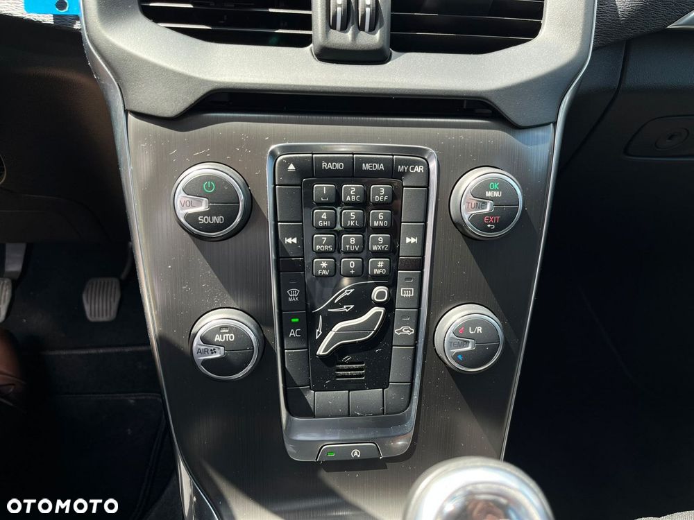 Volvo V40 - 25
