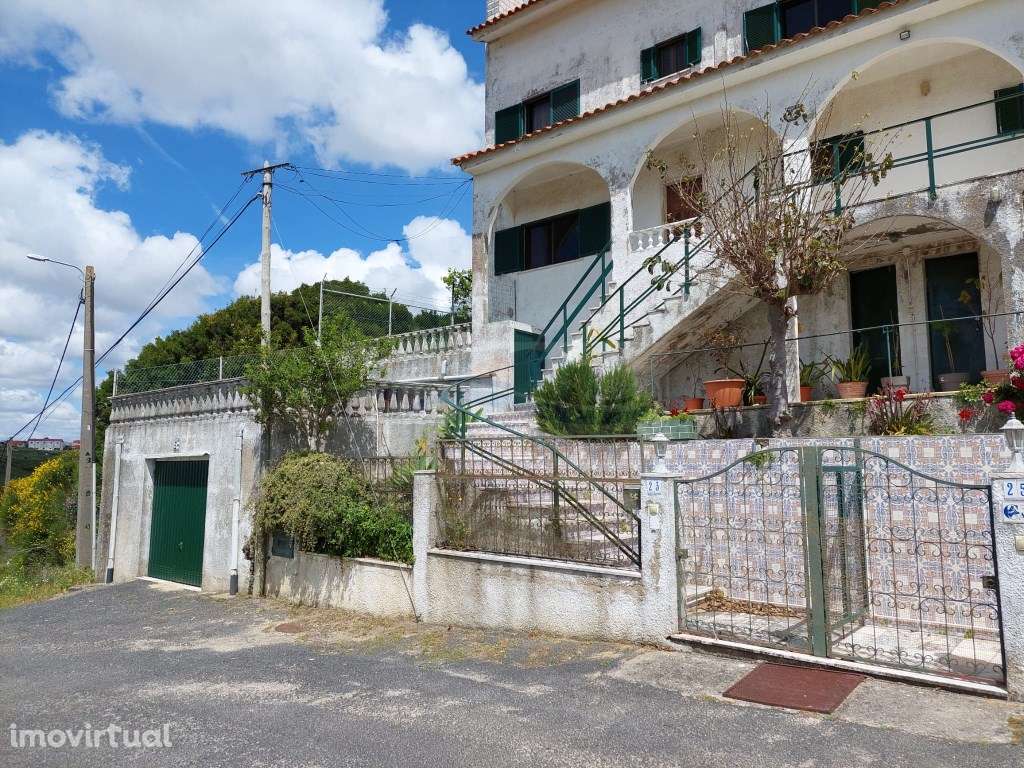 Duas Moradias geminadas 2 matrizes com uma área total de terreno 10... - Grande imagem: 4/60