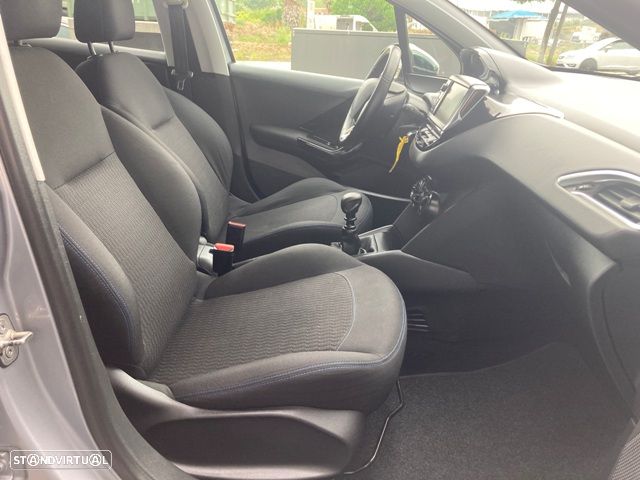 Peugeot 208 1.5 BlueHDi Signature - 29