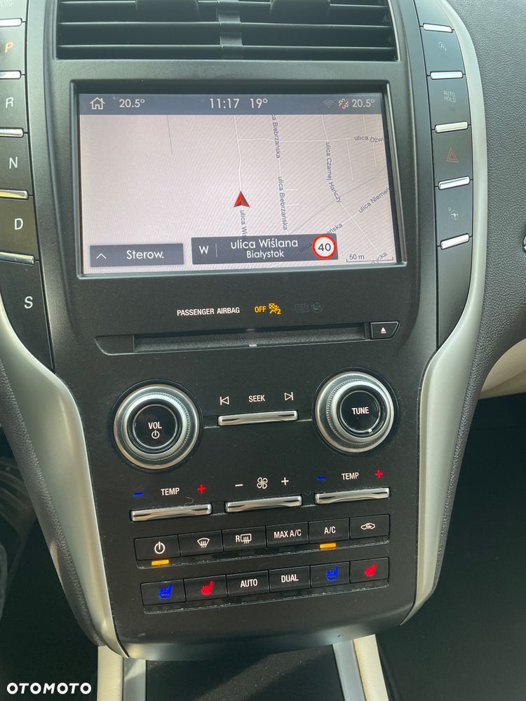 Lincoln MKC - 21