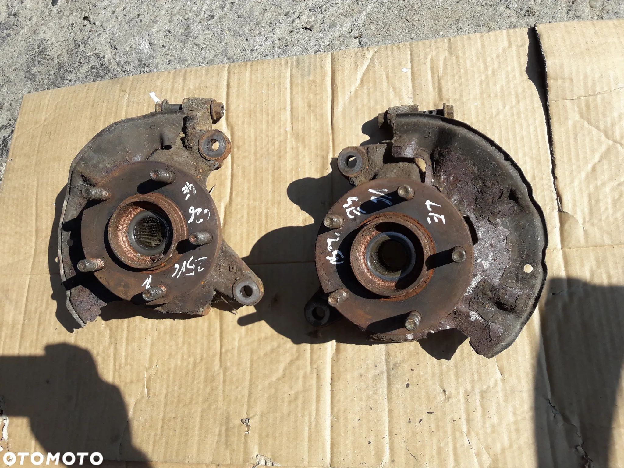 Mazda 626 GE  MX-6 Xedos 6 Probe  2.0 2.5V6 Zwrotnica piasta lewa prawa przód - 1