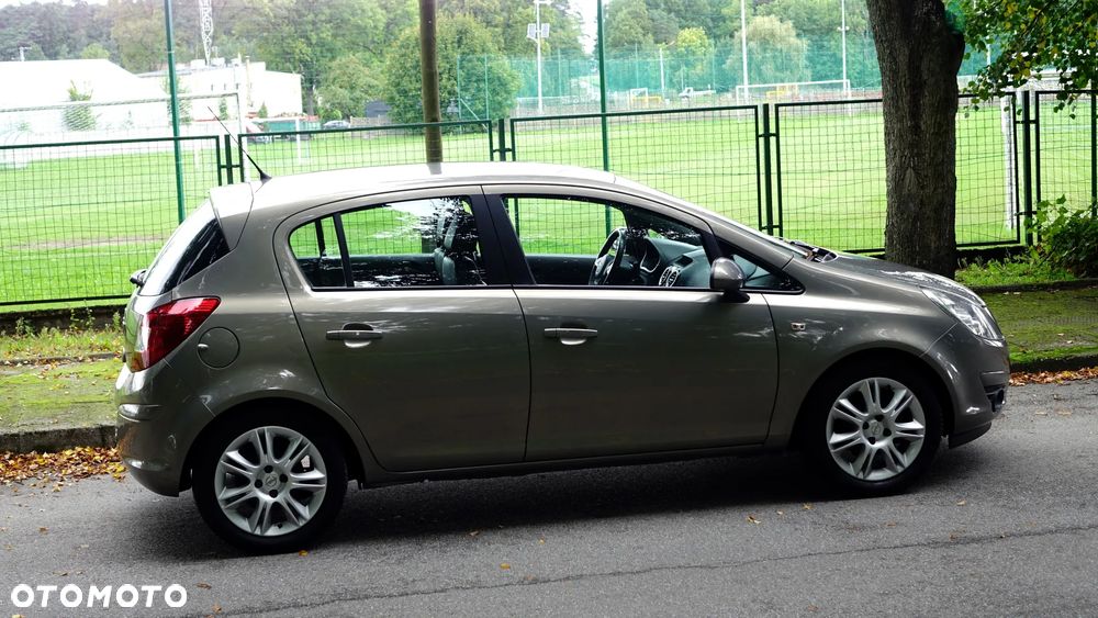 Opel Corsa 1.2 16V Cosmo - 35