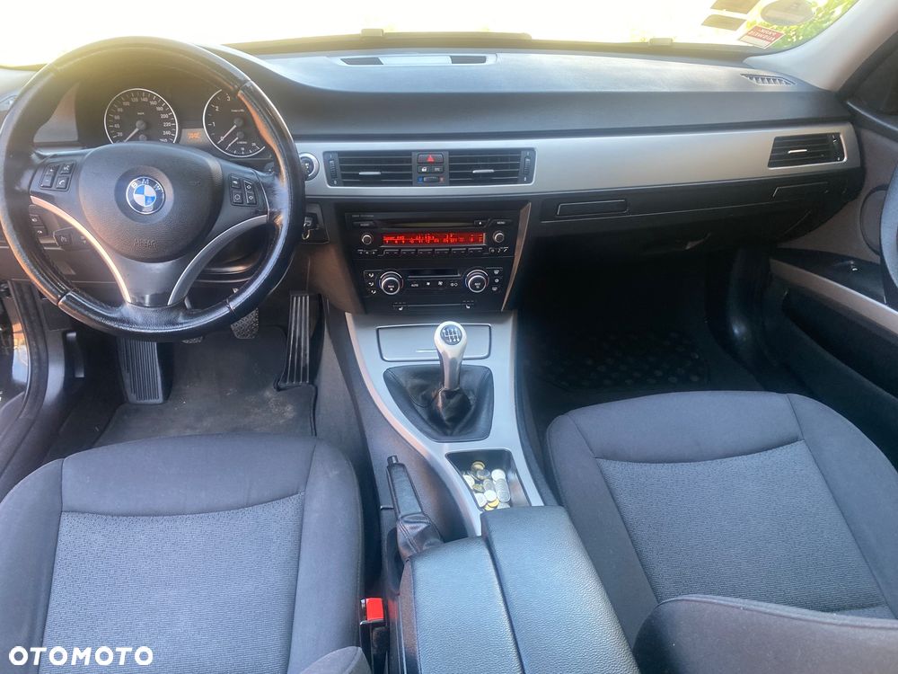 BMW Seria 3 318i Touring - 5