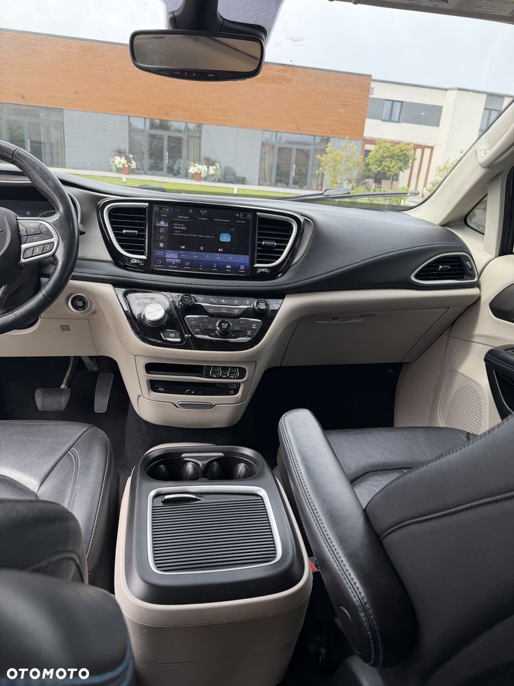 Chrysler Pacifica - 12