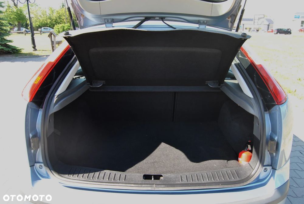 Ford Focus 1.6 Ghia - 12