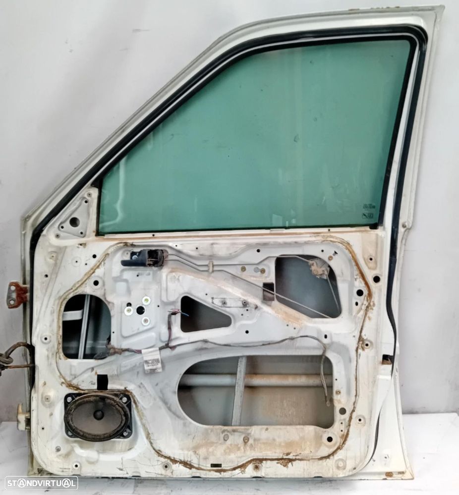 Porta frente direita NISSAN Terrano II (R20) - 2