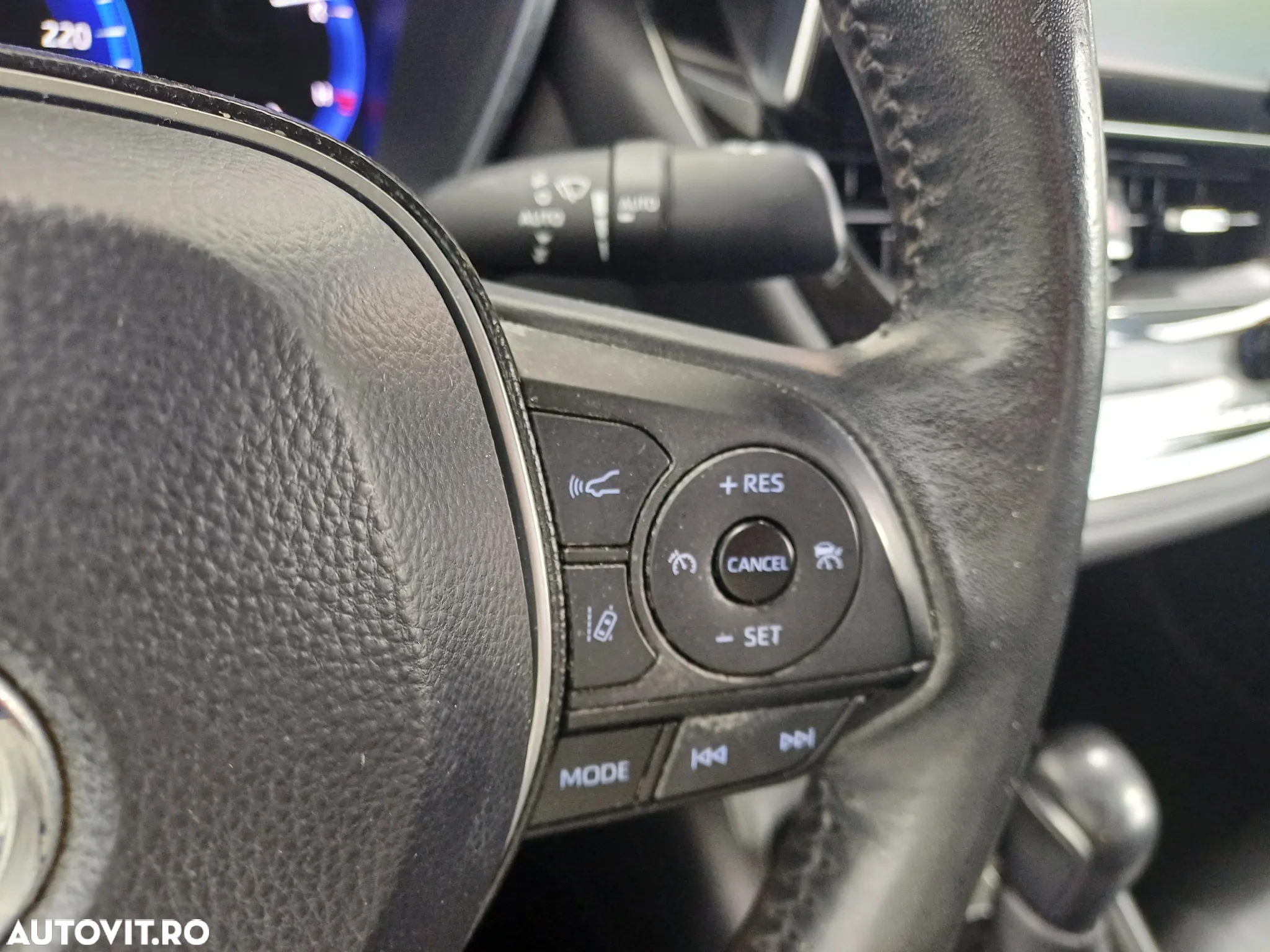 Toyota Corolla 1.8 HSD Exclusive interior Negru - 12
