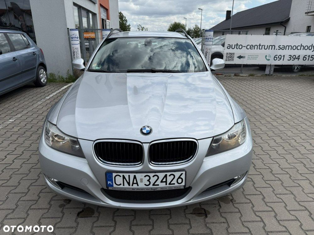 BMW Seria 3 318i Touring - 3