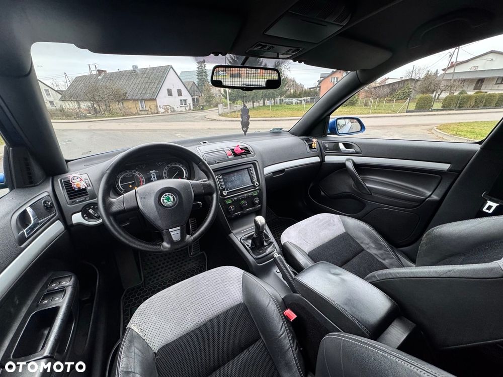 Skoda Octavia 2.0 TDI DPF RS - 25