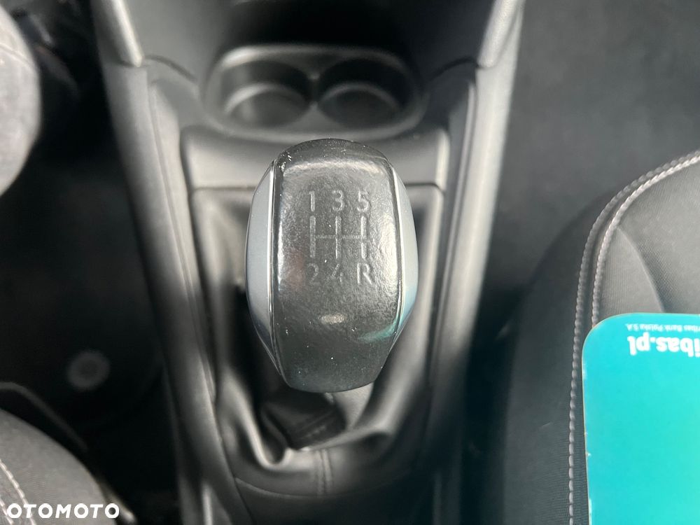 Peugeot 208 - 36