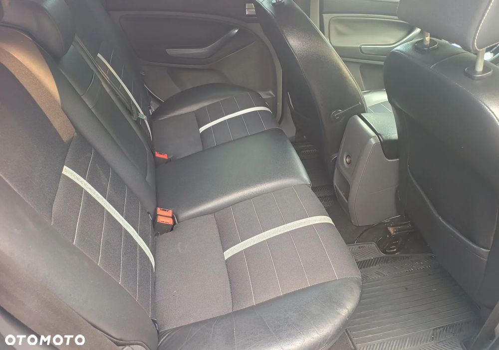 Ford Kuga - 17