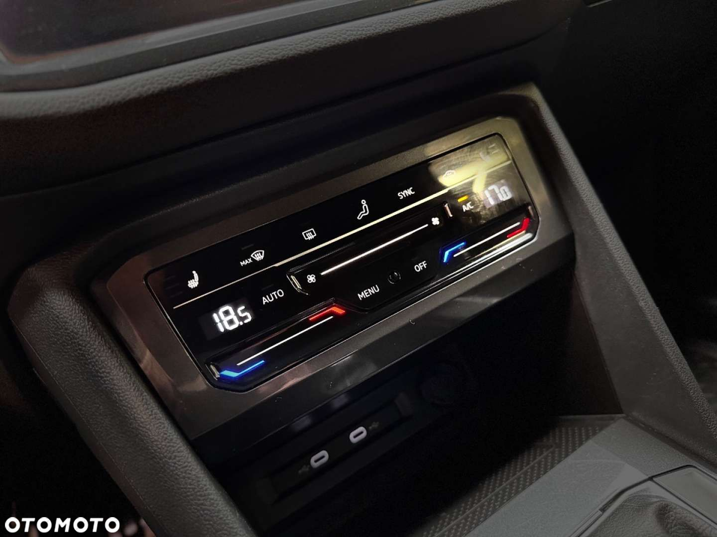Volkswagen Tiguan - 24