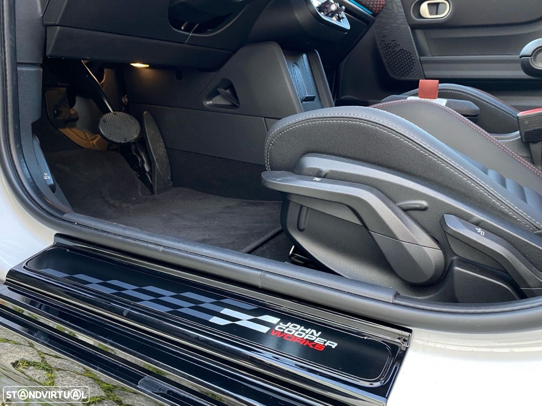 MINI 5 Portas Cooper S Premium JCW Auto - 16