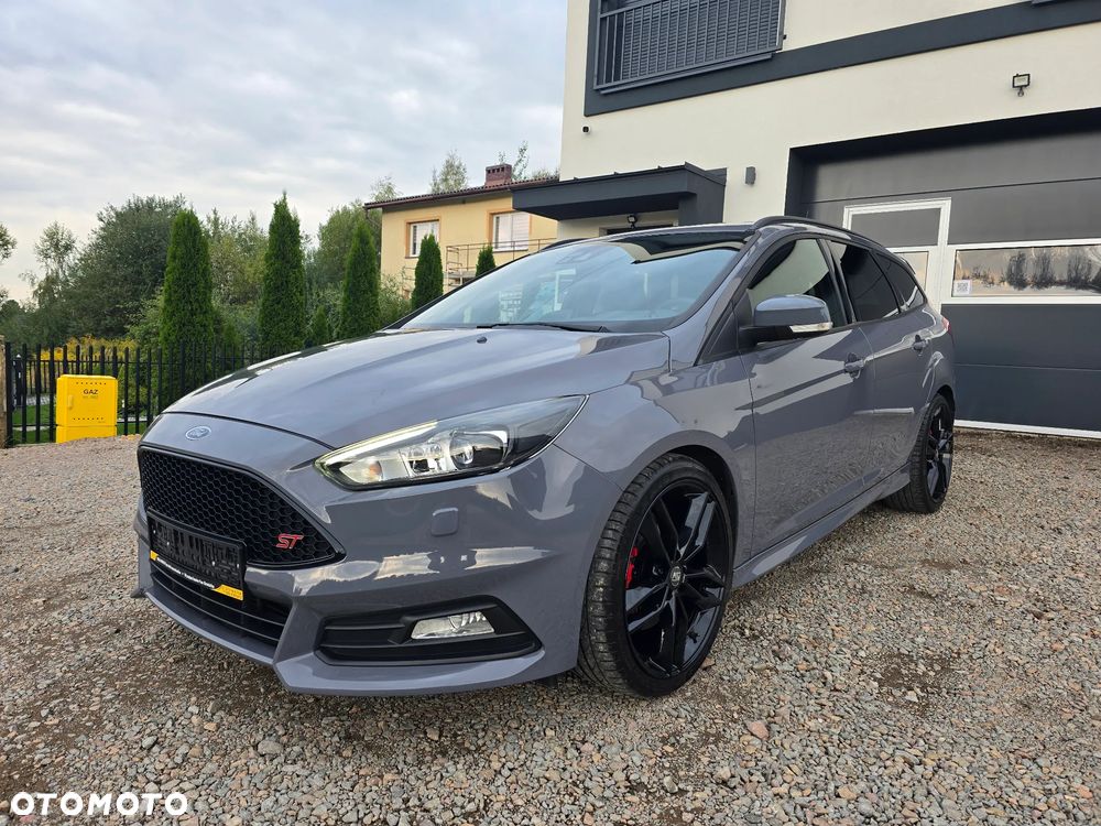 Ford Focus 2.0 EcoBoost ST mit Leder-Sport-Paket - 1