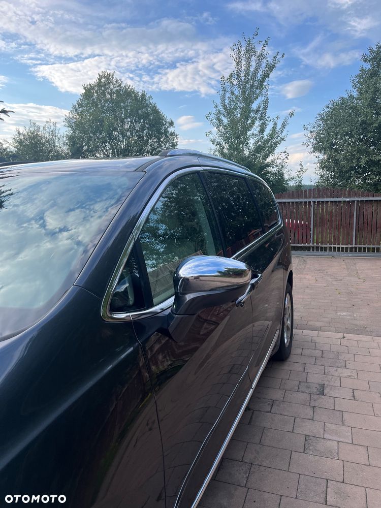 Chrysler Pacifica - 5