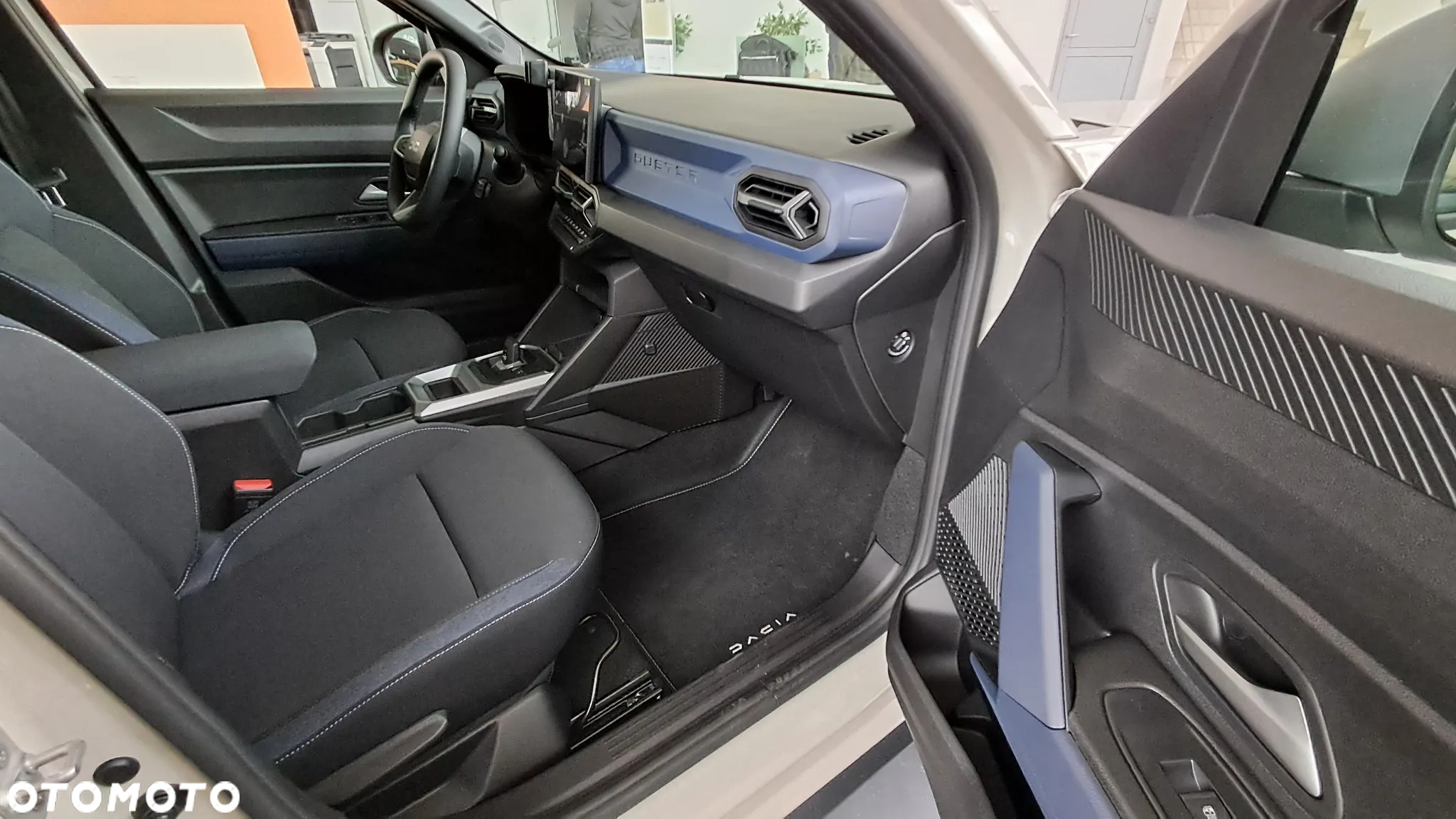 Dacia Duster 1.6 Full Hybrid 140 Journey MMT - 9