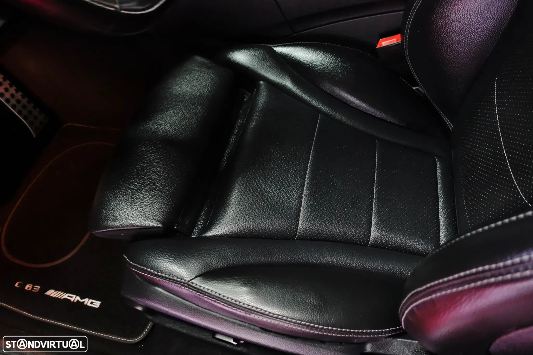 Mercedes-Benz C 300 h AMG Line - 39