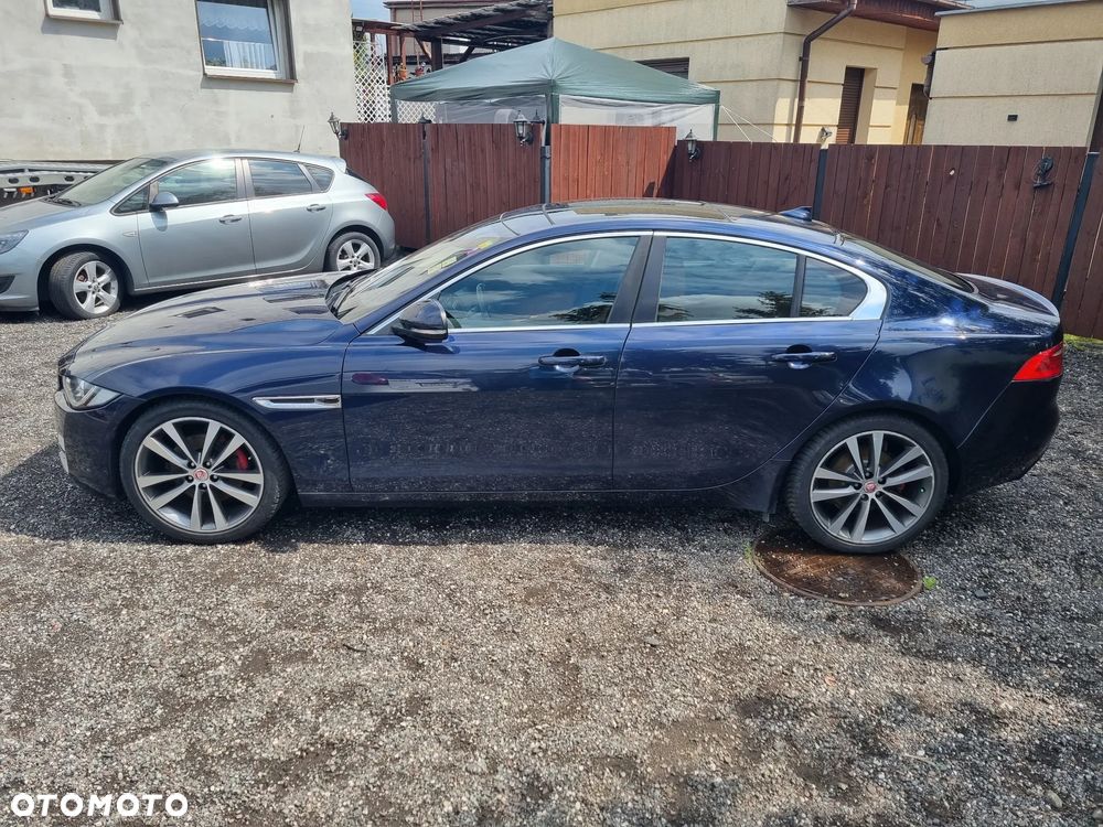 Jaguar XE 2.0 D AWD Portfolio - 8