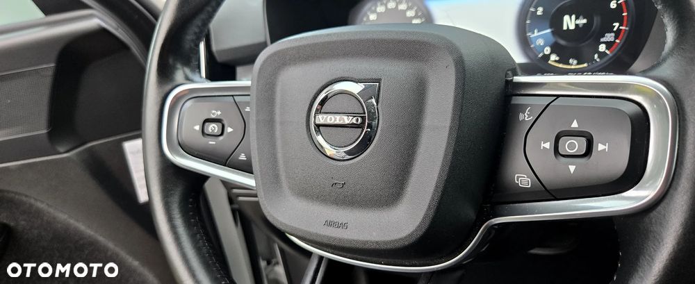 Volvo XC 40 T3 Momentum Pro - 26