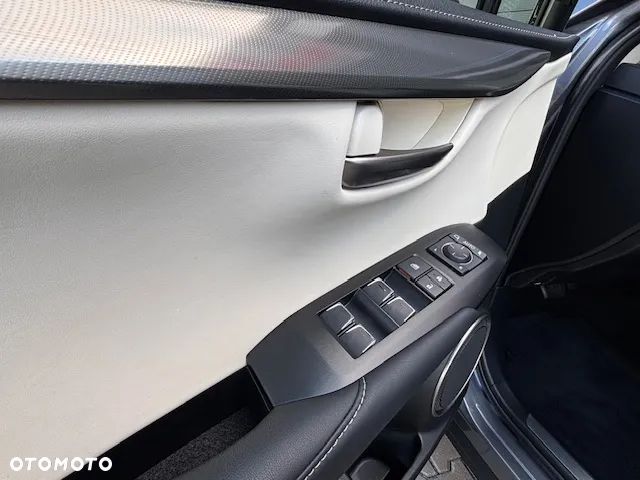 Lexus NX 300h F Impression AWD - 25