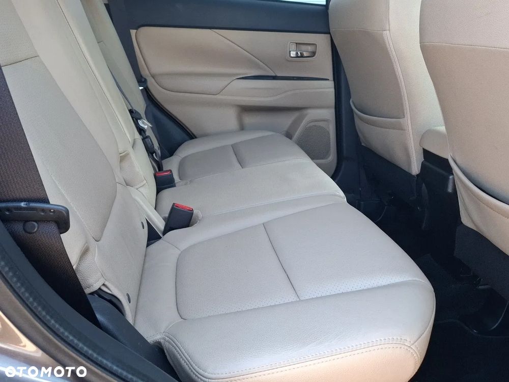 Mitsubishi Outlander 2.0 Instyle SDA 4WD CVT - 20