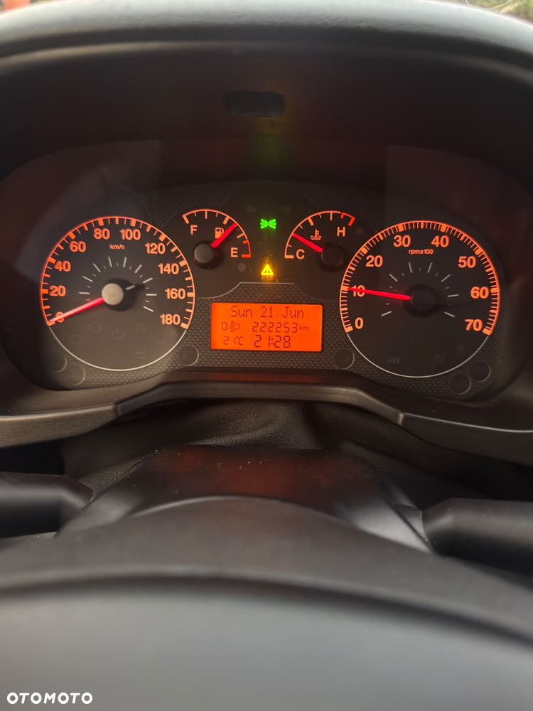 Fiat Fiorino Kombi 8V Elegant - 12