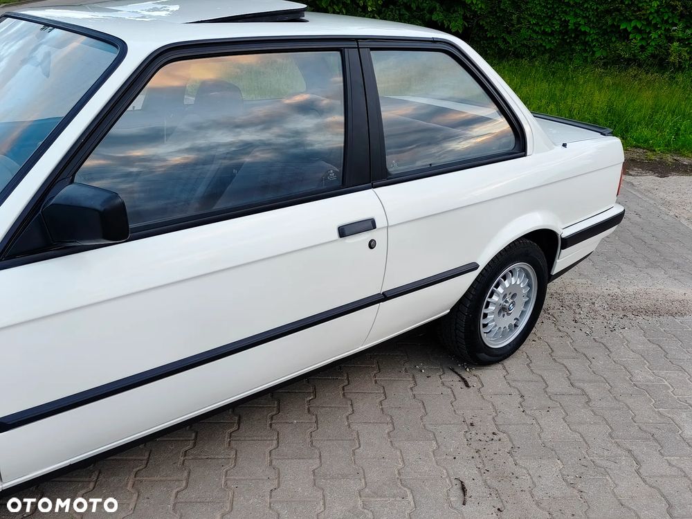 BMW Seria 3 318is - 9