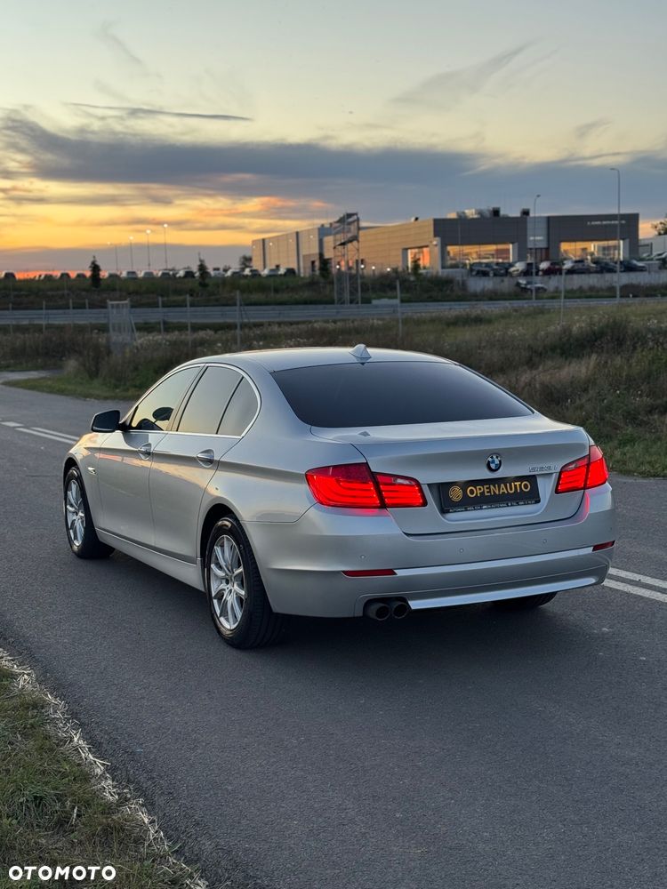 BMW Seria 5 523i Touring - 4