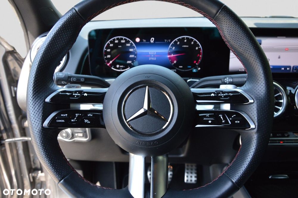 Mercedes-Benz GLB - 14