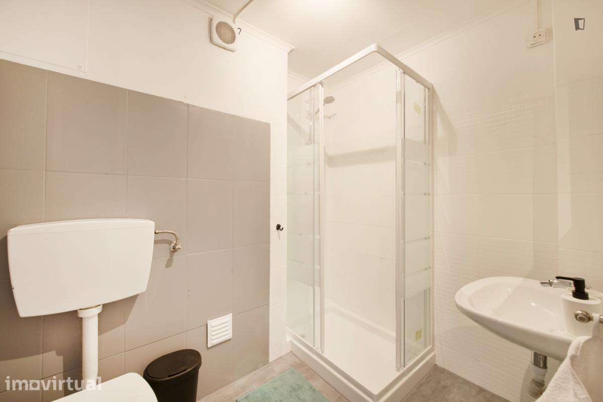 Quarto - localizado em Picoas Lisbon - Grande imagem: 2/18