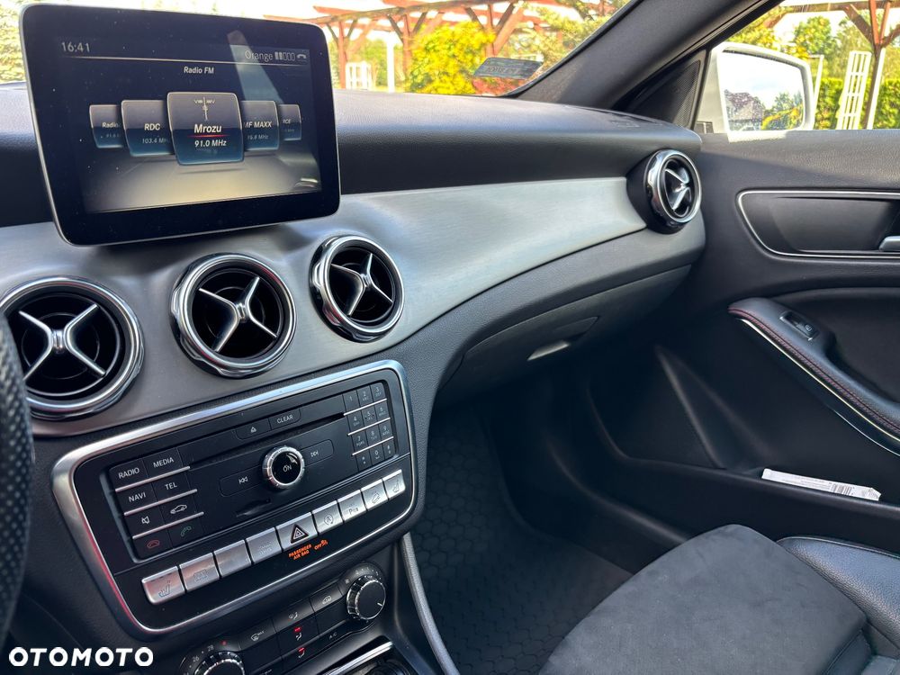 Mercedes-Benz GLA 250 4Matic 7G-DCT AMG Line - 35