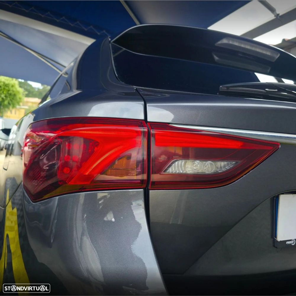 Toyota Avensis Touring Sports 1.6 D-4D Luxury+GPS - 11