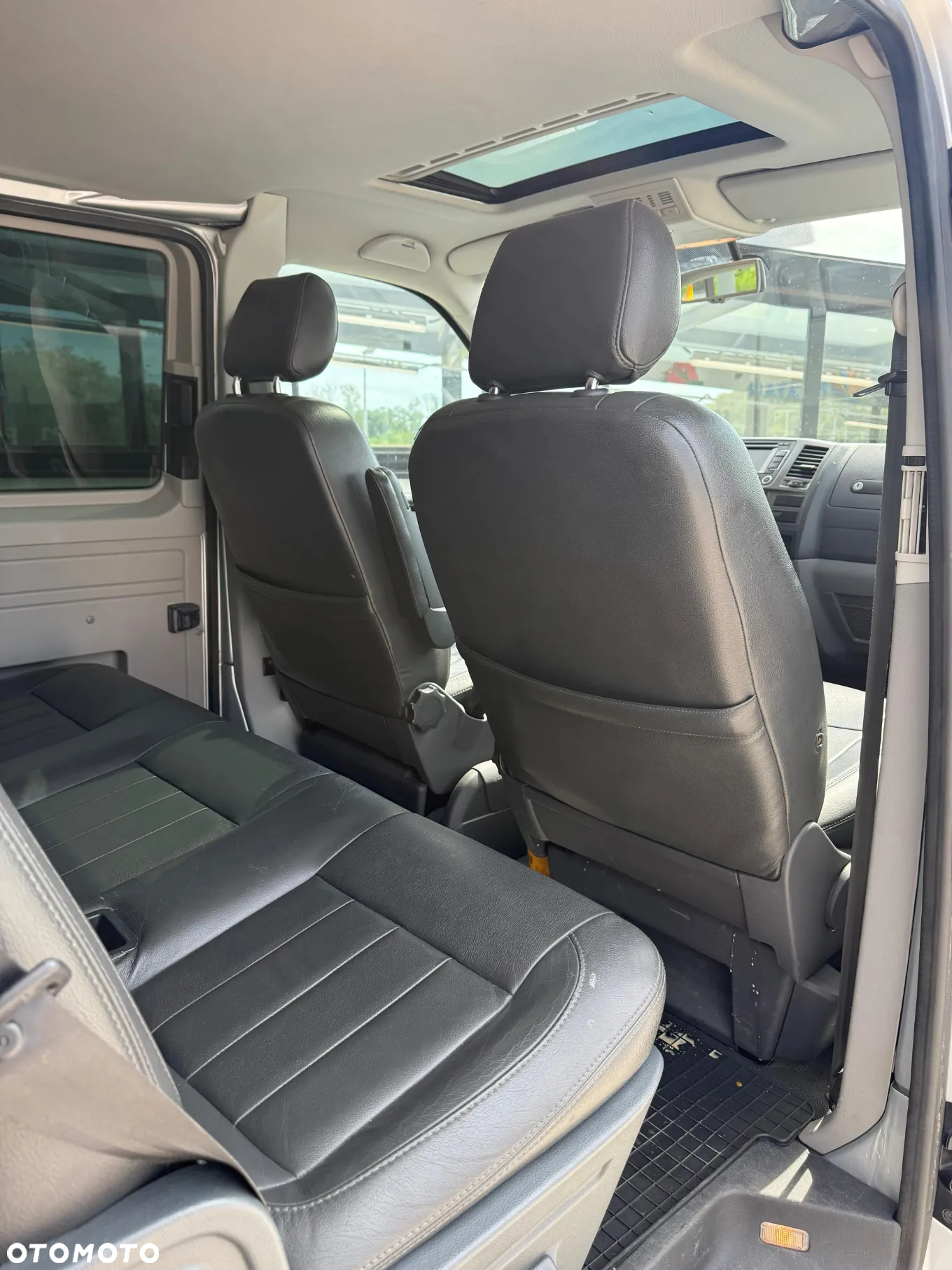 Volkswagen Multivan - 21