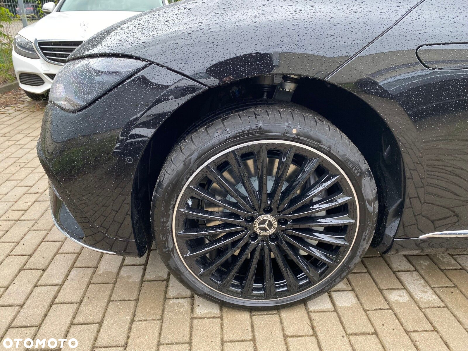 Mercedes-Benz EQE - 7