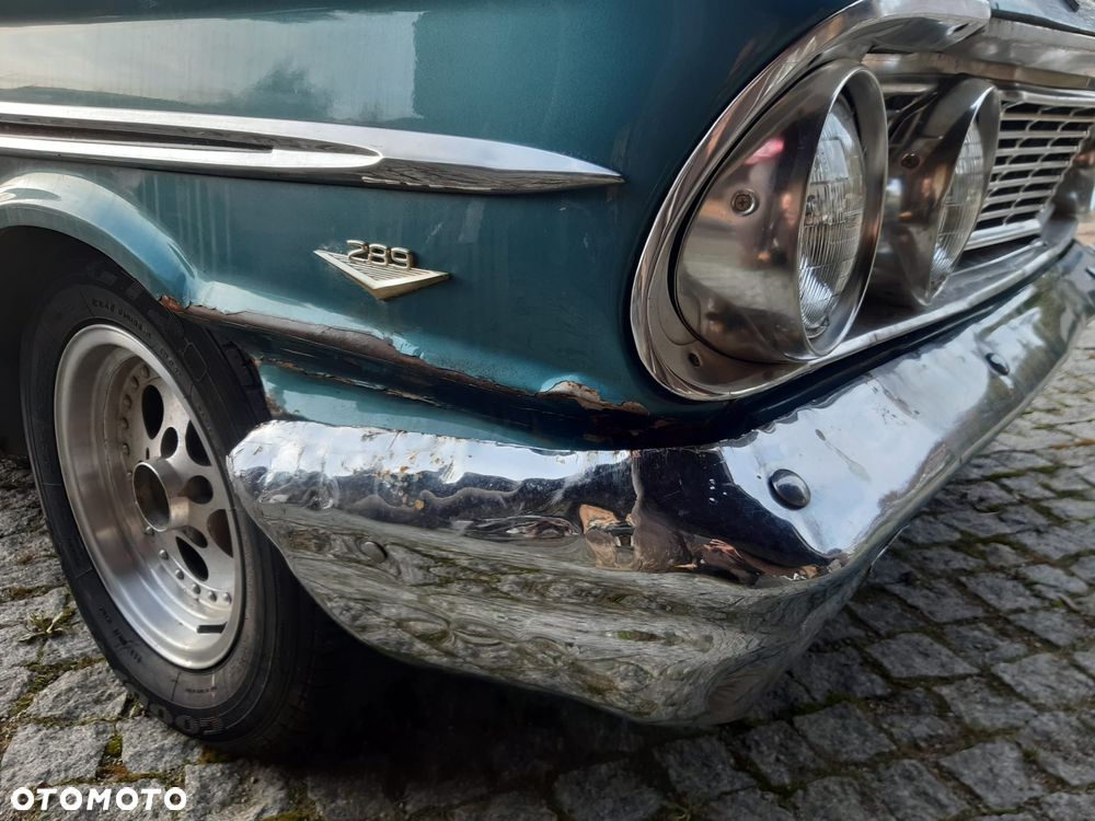 Ford Fairlane - 29