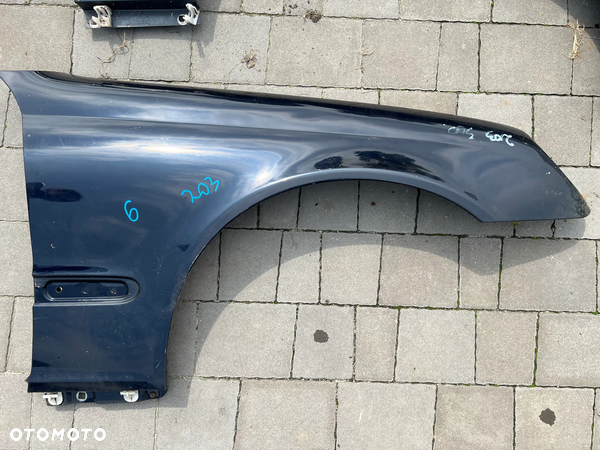 MERCEDES W203 BLOTNIK PRAWY
