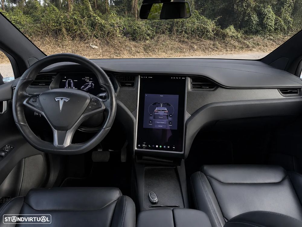 Tesla Model X - 3