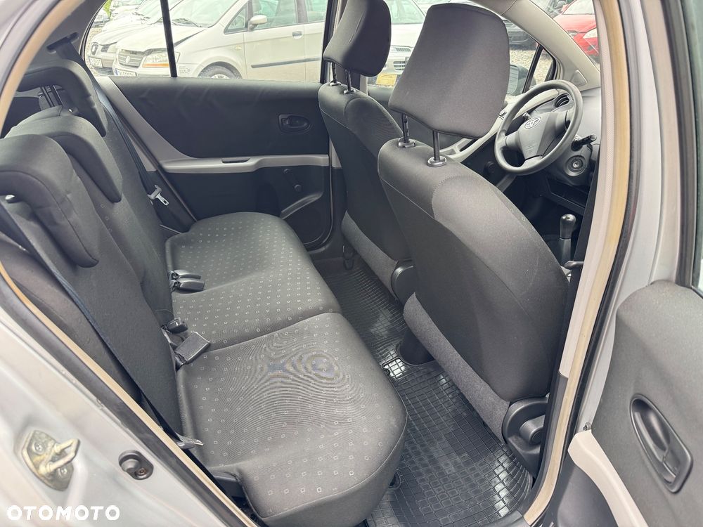 Toyota Yaris 1.0 Luna - 11
