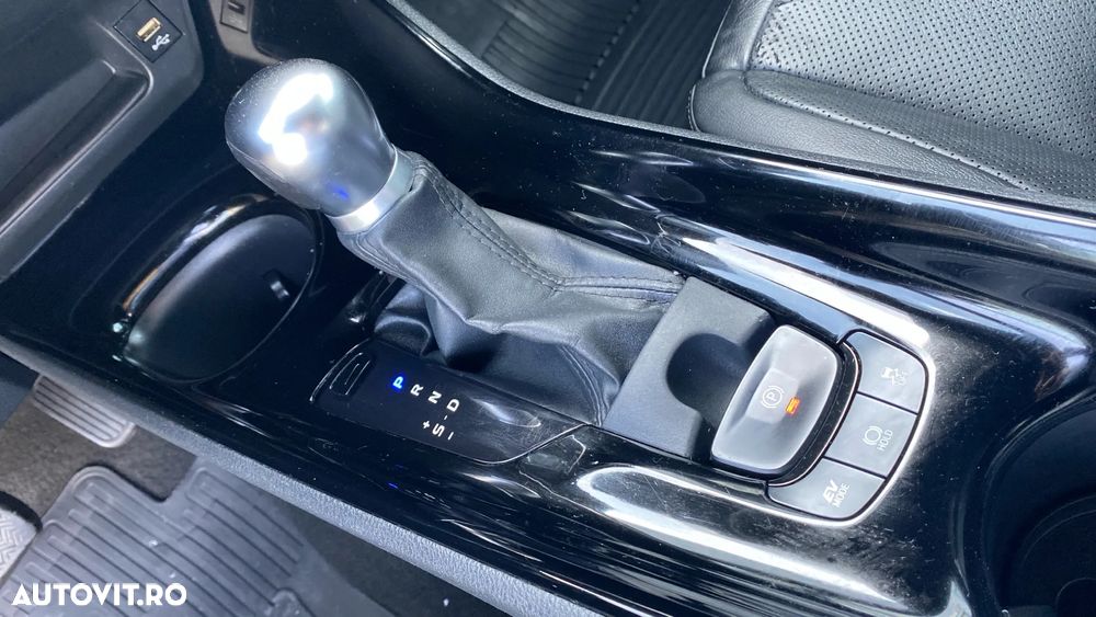Toyota C-HR 2.0 HSD 184 CP 4x2 CVT C-ult Style bi-tone - 11