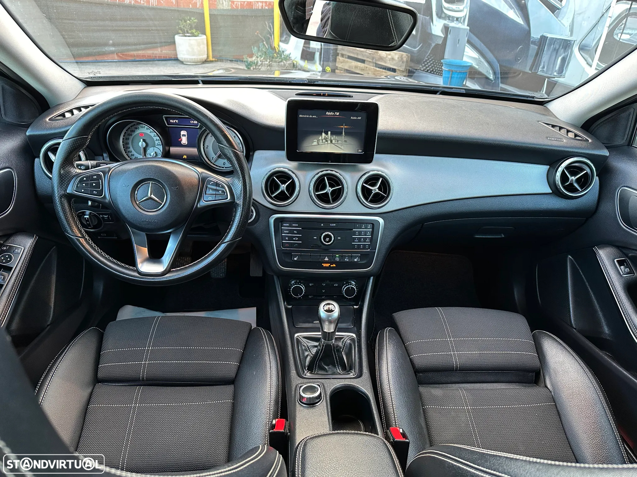 Mercedes-Benz GLA 180 d Urban - 4