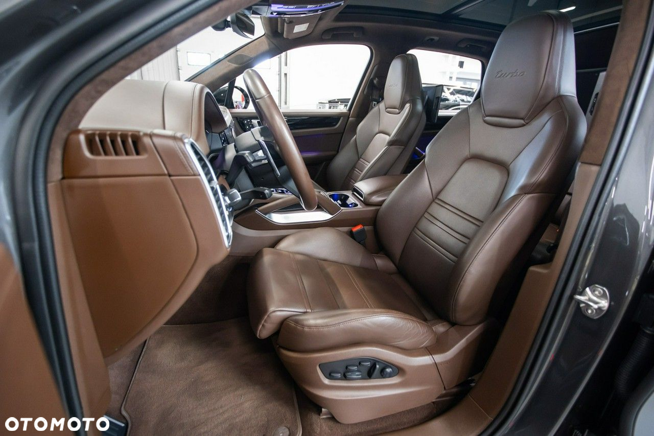 Porsche Cayenne Turbo - 28