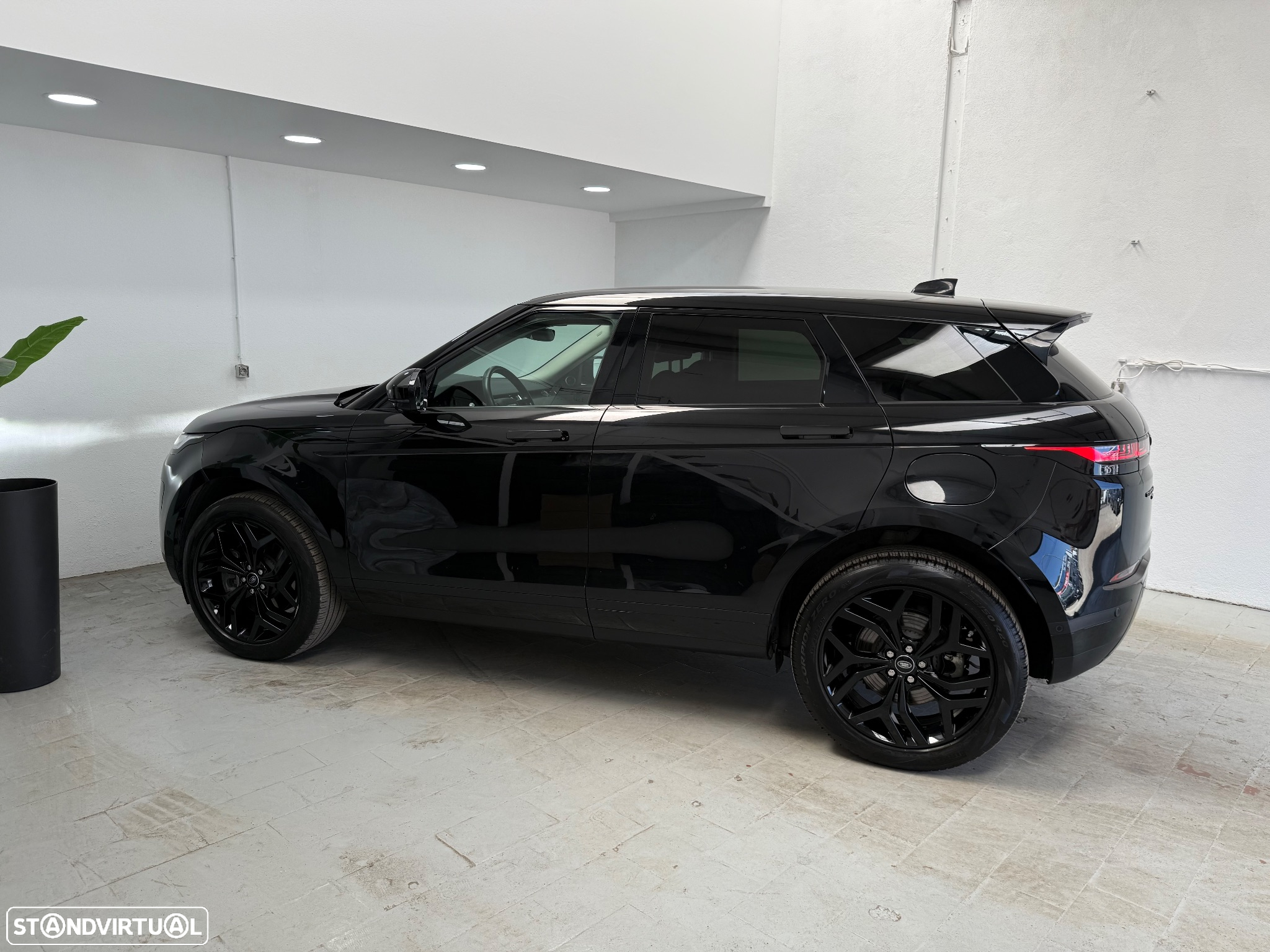 Land Rover Range Rover Evoque 1.5 P300e AWD R-Dynamic HSE Auto - 4