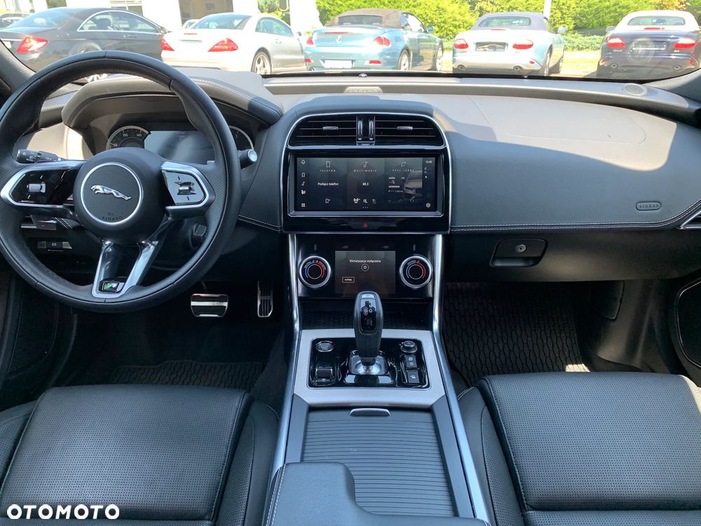 Jaguar XE 2.0 D200 mHEV AWD R-Dynamic SE - 15