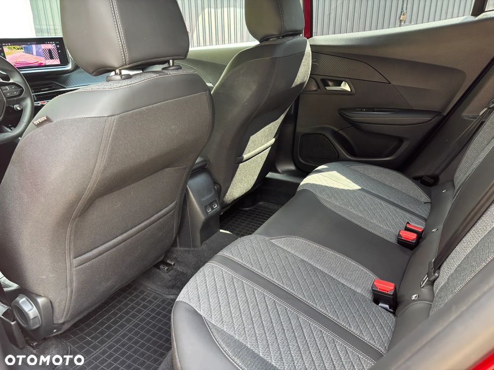 Peugeot 2008 PureTech 130 Allure S&S EAT8 - 23