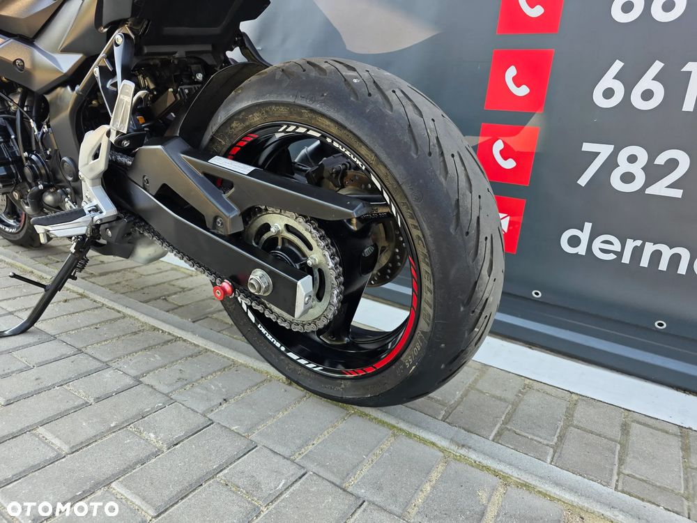 Suzuki GSR - 7
