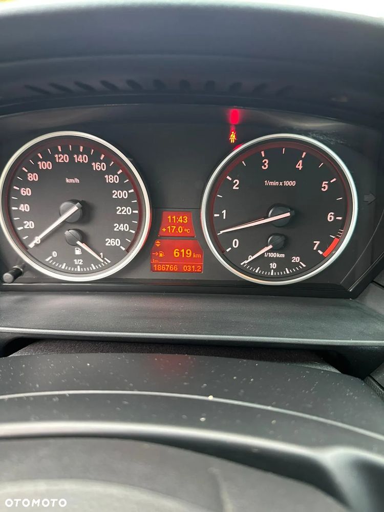 BMW Seria 5 550i - 24