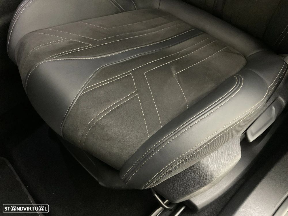 Peugeot 3008 1.6 Hybrid GT Pack e-EAT8 - 32